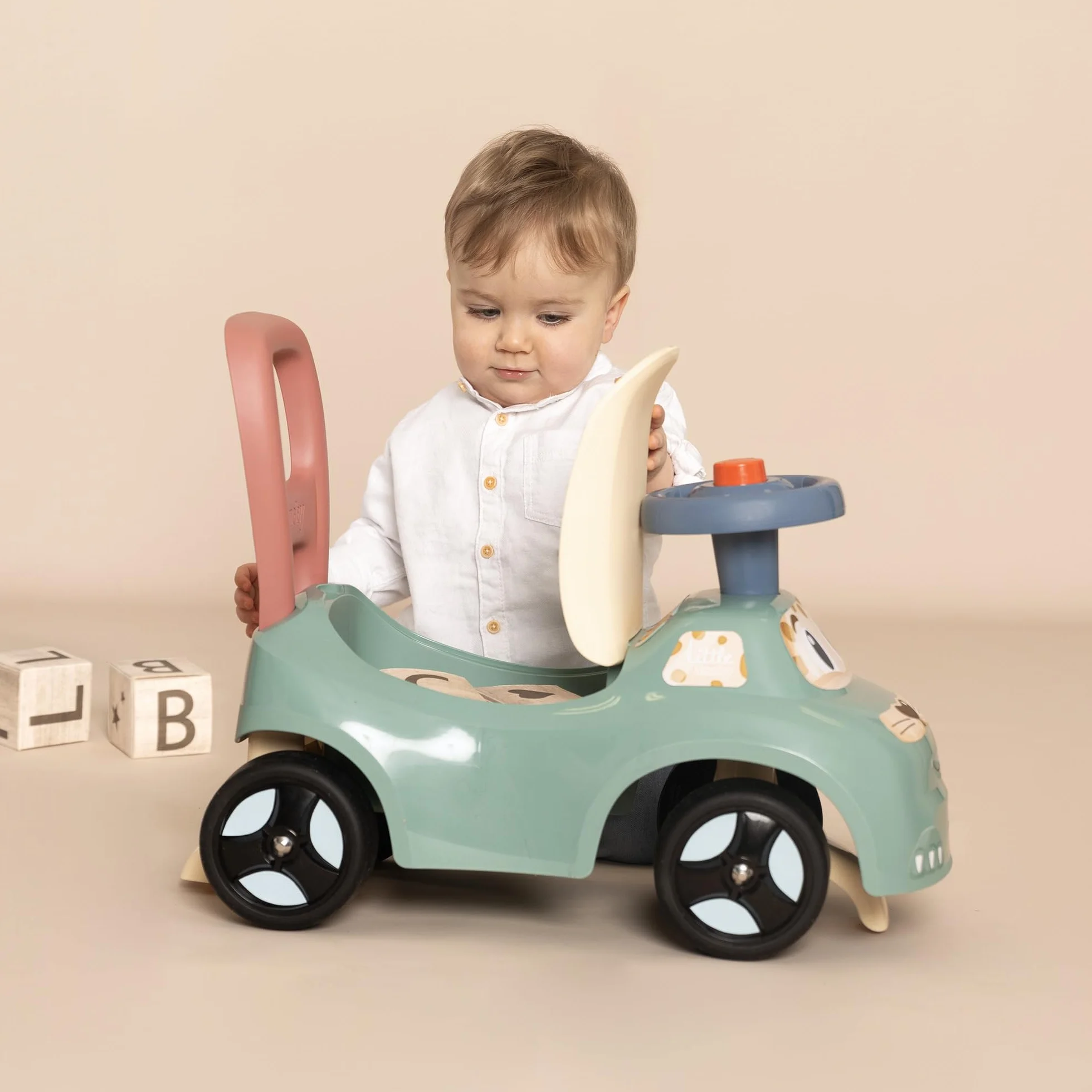 Little Smoby - Auto cavalcabile - Funzione girello - Volante - Contenitore per giocattoli - Dai 10 mesi - Prodotto in Francia