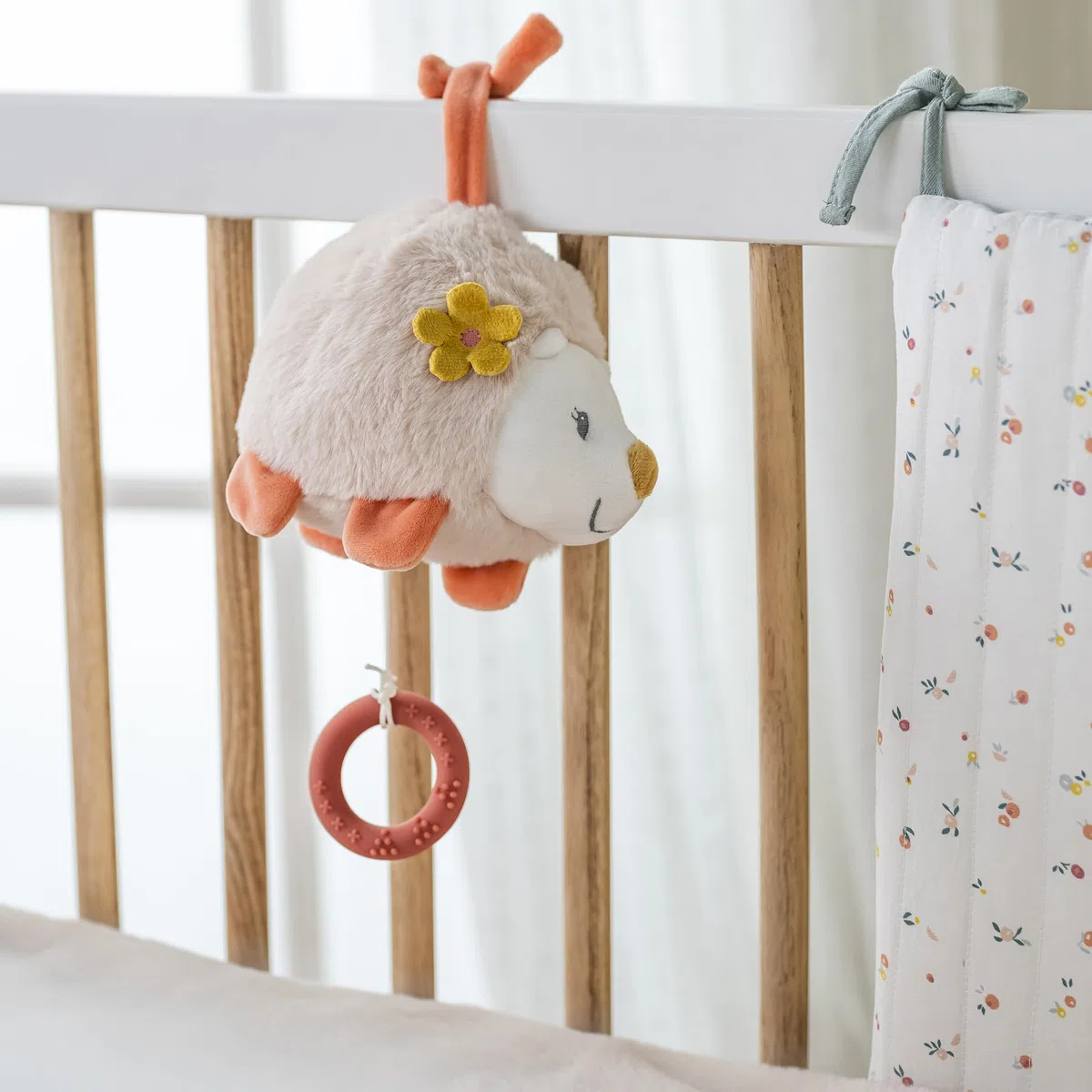 Nattou Mini-Peluche con Attività, Cotone e Velour, Con Musica e Anello da Dentizione in Silicone, Riccio Zoe, Largo ca. 17 cm, Mila, Zoe e Lana, Beige