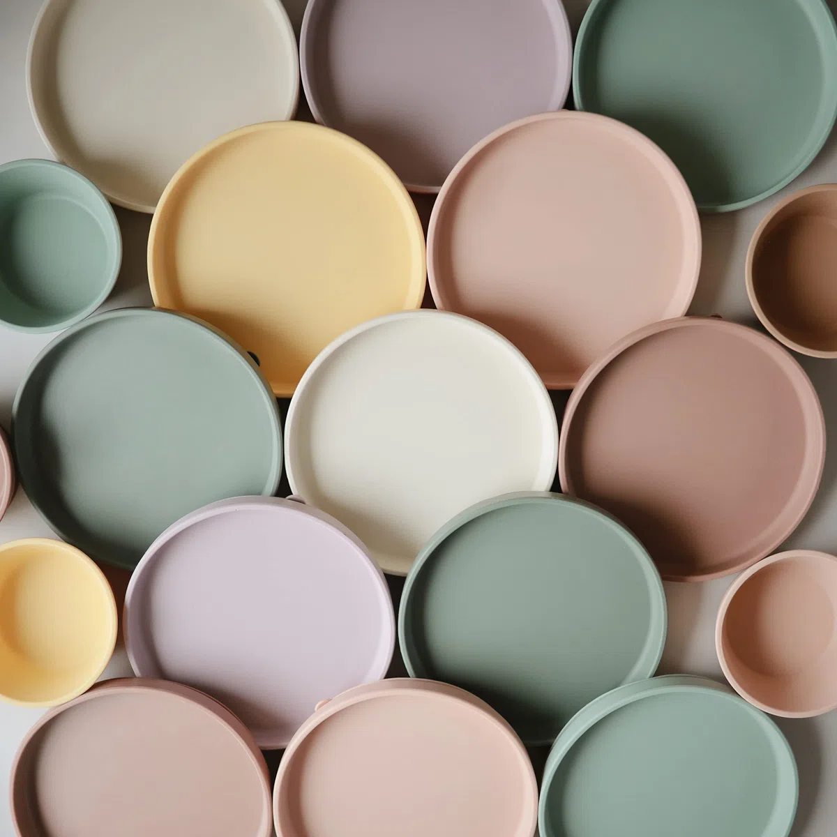 mushie Piatto per bambini con ventosa antiscivolo | Senza BPA | Lavabile in lavastoviglie | Sicuri e di Alta Qualità | Per bambini, Ragazzi e Ragazze | Versione Classica | Powder Blue
