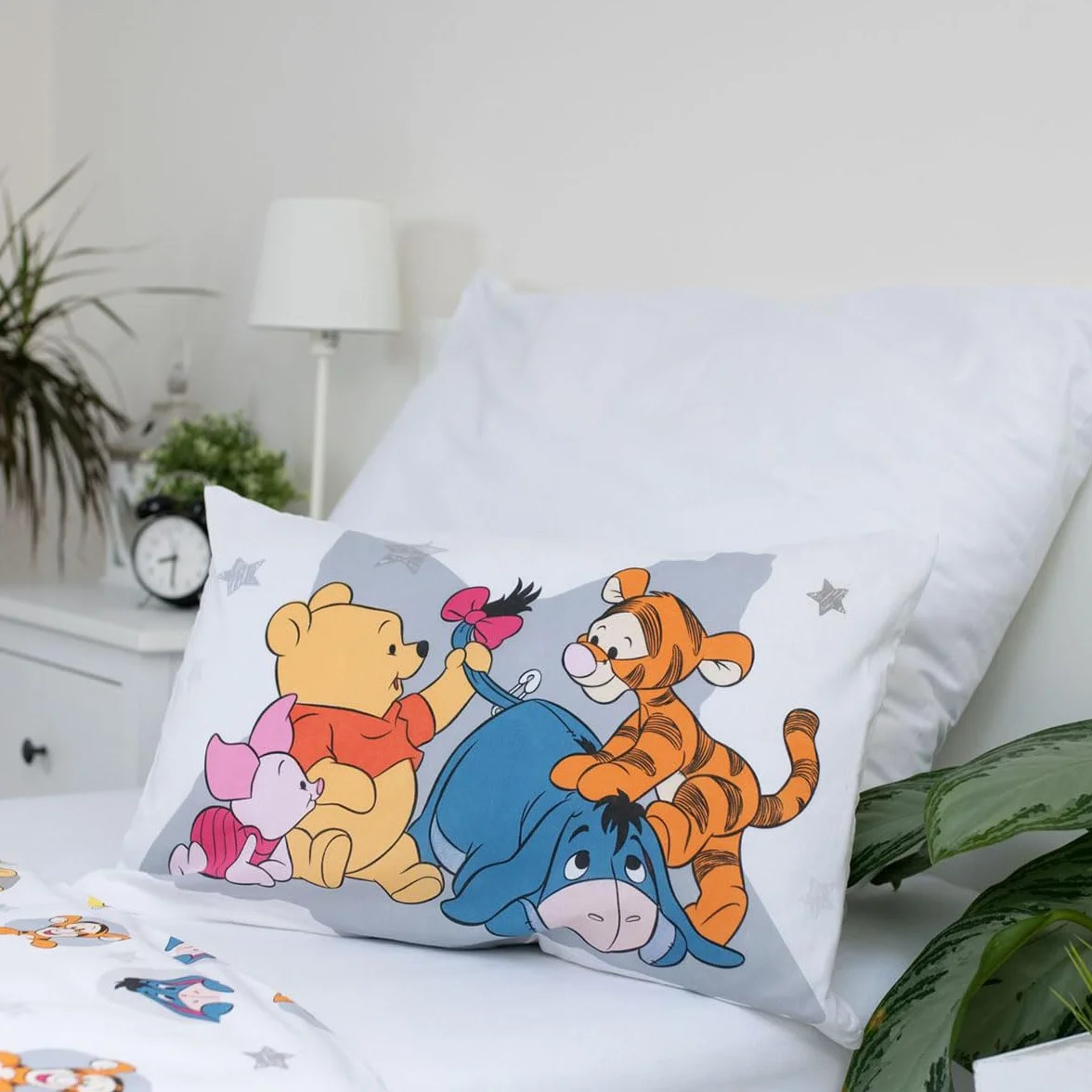 Jerry Fabrics Set di biancheria da letto Winnie the Pooh e i suoi amici per neonati o lettini, copripiumino reversibile 100 x 135 cm + federa 40 x 60 cm, 100% cotone, con Tigro, Ih-Oh e Porcellino