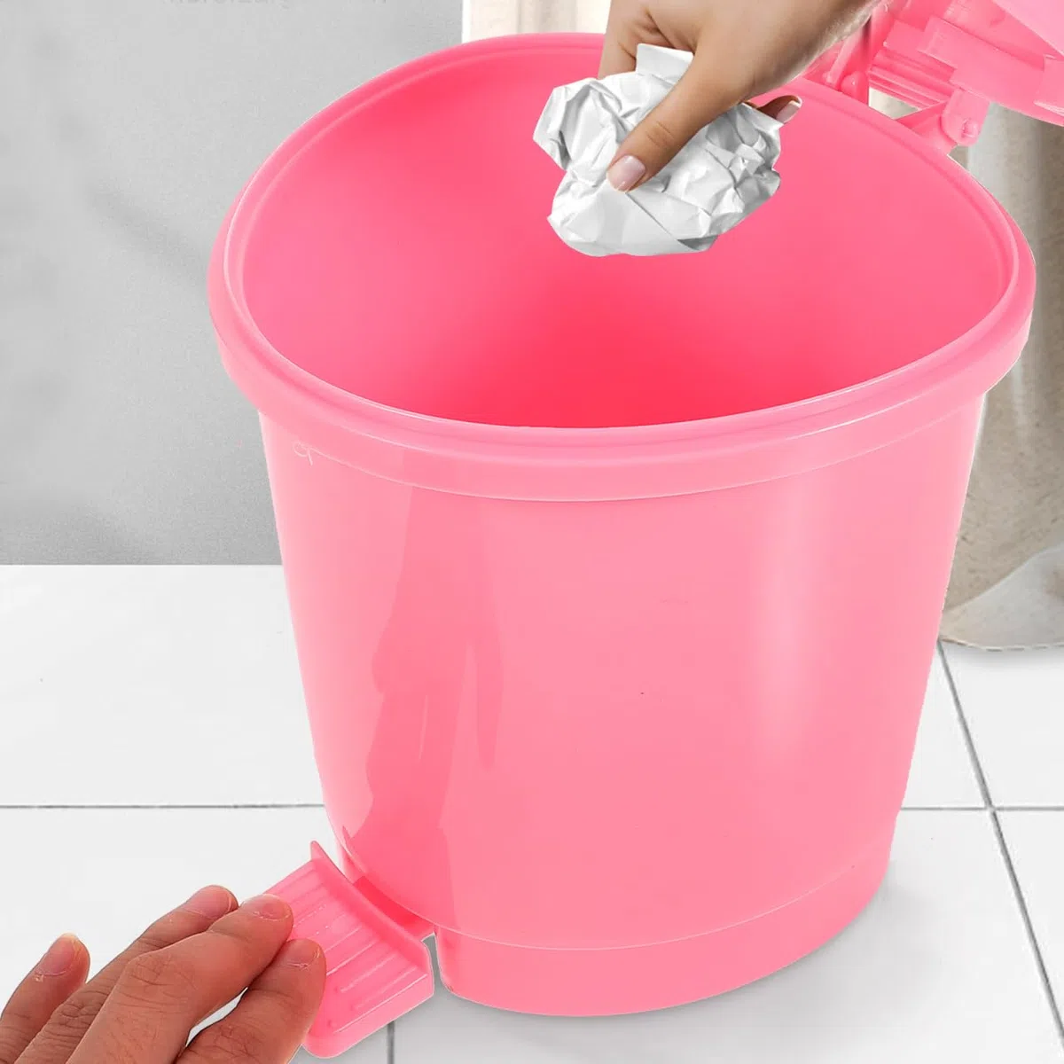 Zerodeko Pattumiera Fragola Simpatico Pattumiera Con Coperchio A Pedale Cestino Kawaii Cestino Della Carta Straccia Secchio Della Carta Straccia Per Cameretta Bambina Decorazioni Per La