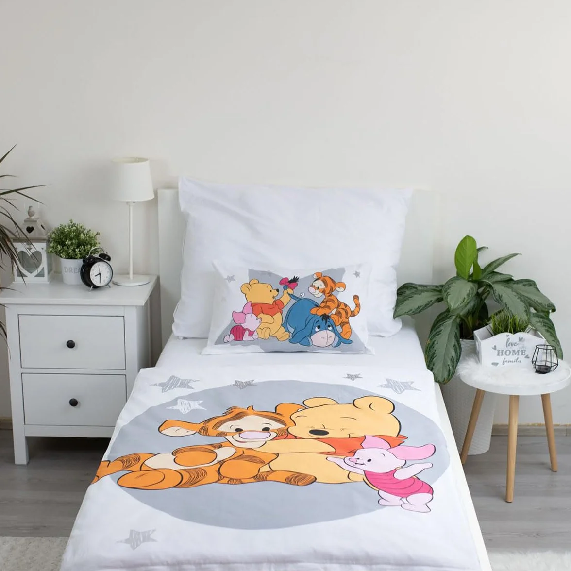 Jerry Fabrics Set di biancheria da letto Winnie the Pooh e i suoi amici per neonati o lettini, copripiumino reversibile 100 x 135 cm + federa 40 x 60 cm, 100% cotone, con Tigro, Ih-Oh e Porcellino