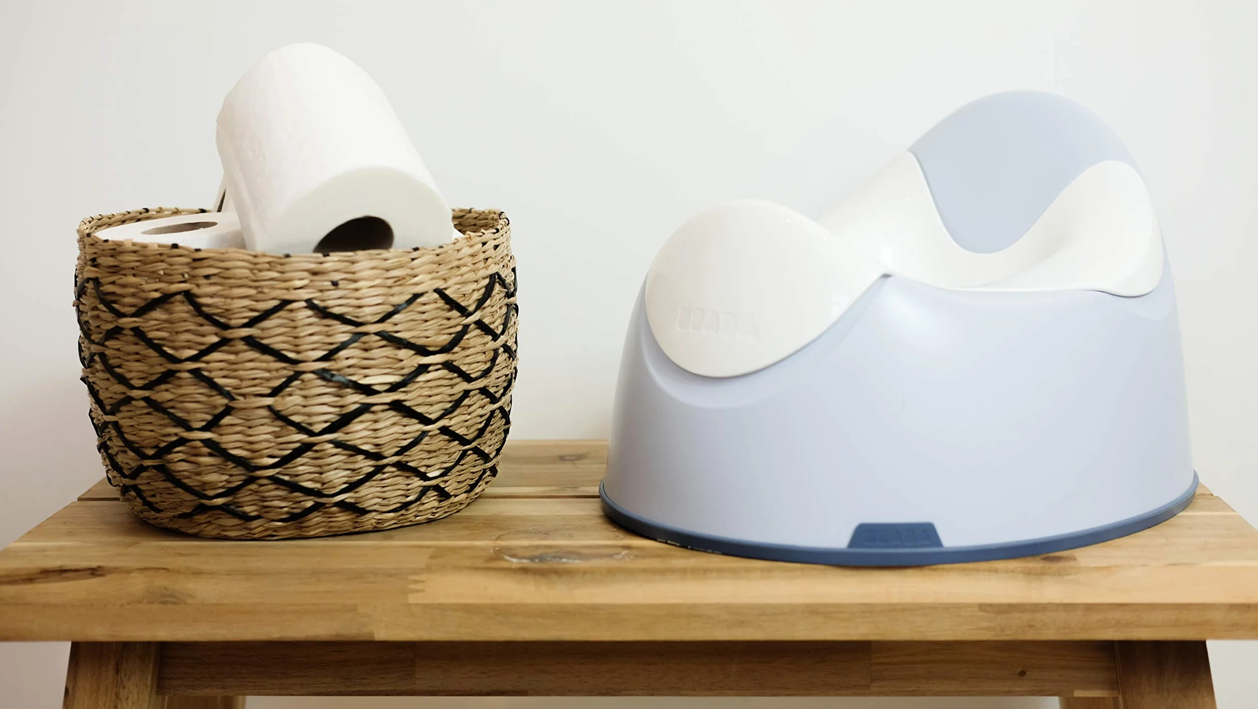 Béaba Vasino di Apprendimento, WC Ergonomico per Bambini, Antiscivolo, Igienico per i Neonati, Facile da Pulire e Rippore, Maniglie sulla Tazza per Tenersi, Made In France, Blu