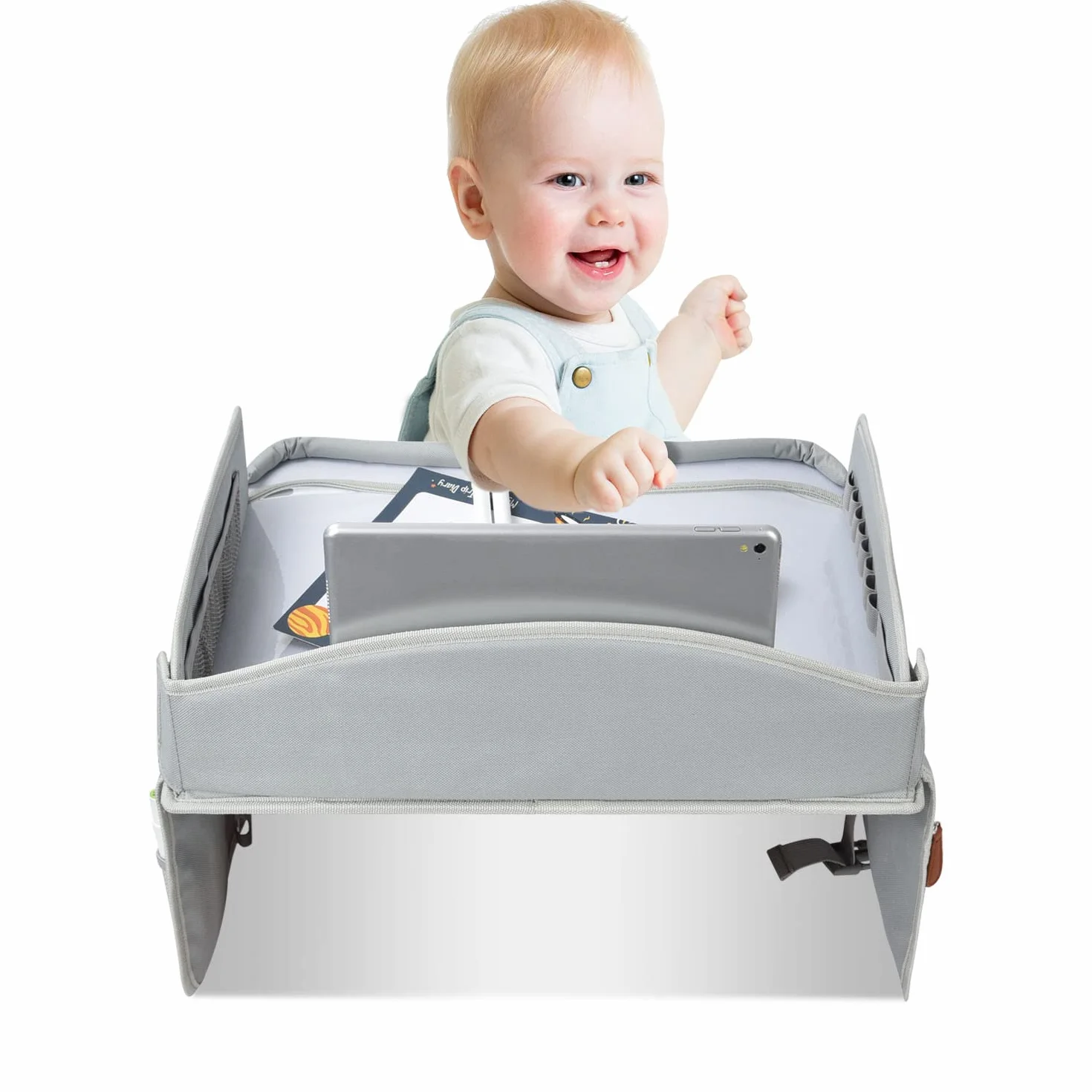 Tavolino viaggio bambini, vassoio ginocchia auto – tavolo gioco/sedile posteriore, aereo, treno, pranzo – superficie lavabile, supporto tablet, porta penne, tasche, verde – di KD Essentials