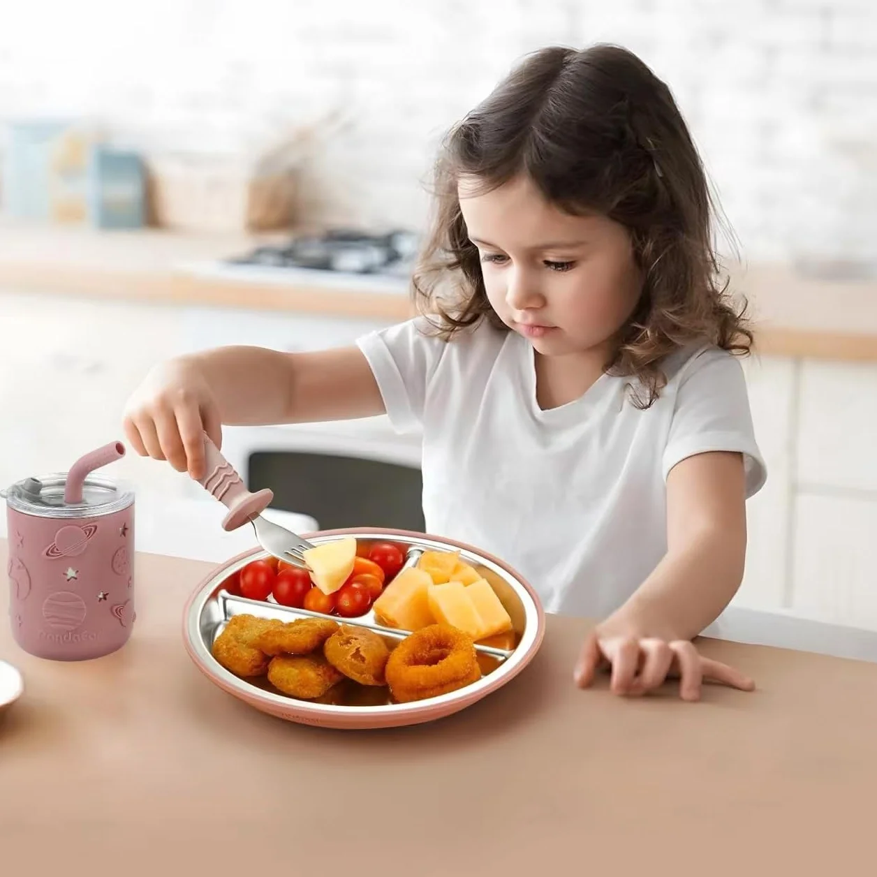 PandaEar Set Pappa Inox per Bambini | 2 Piatti con Ventosa Divisi, 2 Bicchieri Antigoccia con Cannuccia e Rivestimento in Silicone, 2 Forchette e 2 Cucchiai | Senza BPA (Rosa)