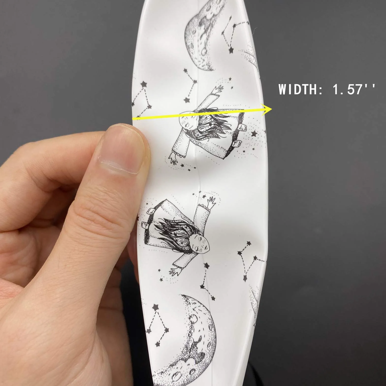 Contenitore portatile di piccole dimensioni (17,8 x 13,7 cm), dispenser di salviette riutilizzabili e ricaricabili, ecologico, pratico da viaggio (Moon Girl)