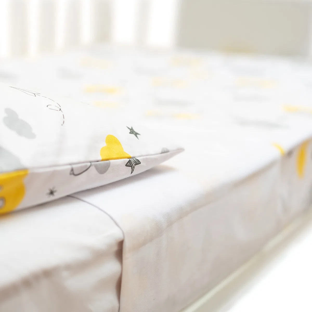 Set Lenzuola 3 Pezzi Per Lettino Neonato, 60x120 cm, 1 Lenzuolo Di Sotto Con Angoli, 1 Lenzuolo Di Sopra Copripiumino/Sacco, 1 Federa Cuscino, 100% Cotone, Nuvole