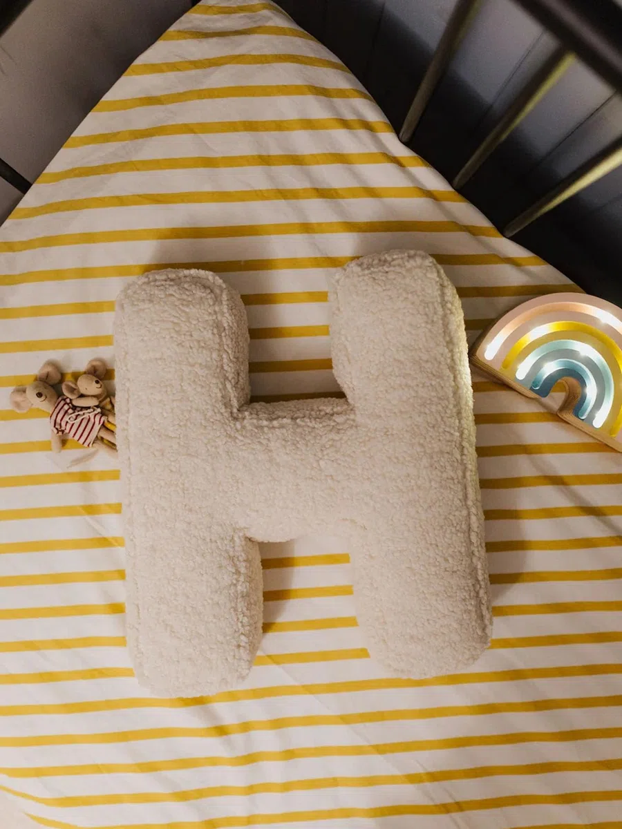 Cuscino a forma di lettera, 26 cuscini in peluche con lettere inglesi, morbidi cuscini decorativi, per la cameretta dei bambini (M)