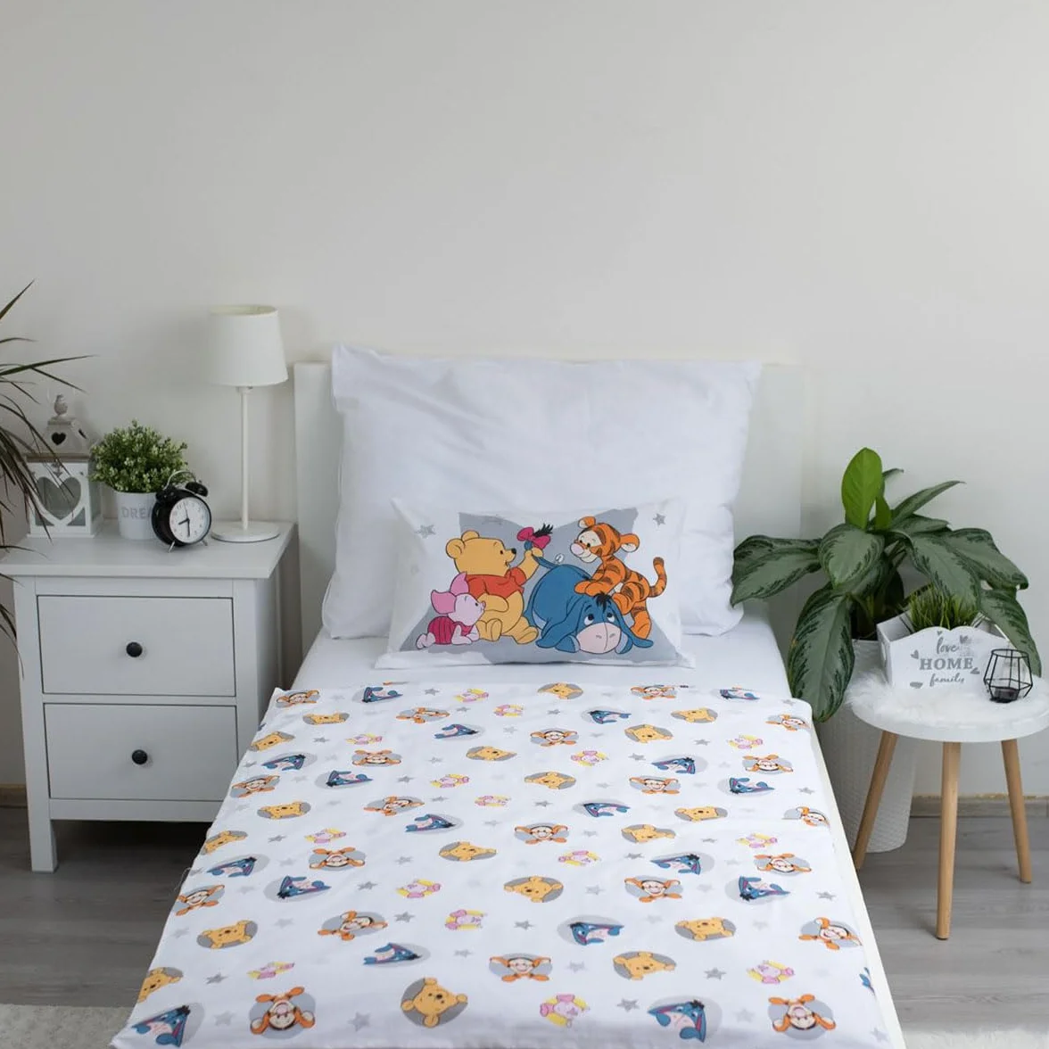 Jerry Fabrics Set di biancheria da letto Winnie the Pooh e i suoi amici per neonati o lettini, copripiumino reversibile 100 x 135 cm + federa 40 x 60 cm, 100% cotone, con Tigro, Ih-Oh e Porcellino
