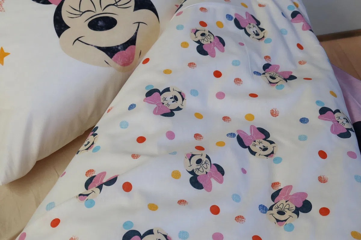 Parure da letto per bambini Minnie Mouse – 100 x 135 cm + 40 x 60 cm – 100% cotone – copripiumino e federa – motivo arcobaleno e nuvola