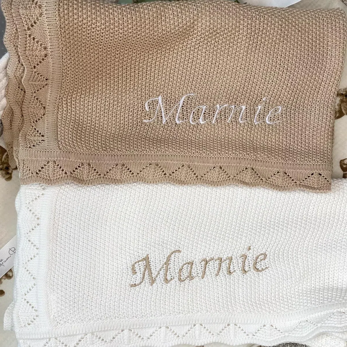 REEG Copertina per Neonato Lavorata A Maglia Personalizzata，Coperta con Nome Ricamato，Coperta per Passeggino in Maglia di Cotone (Grey Pink,Embroidered Name)