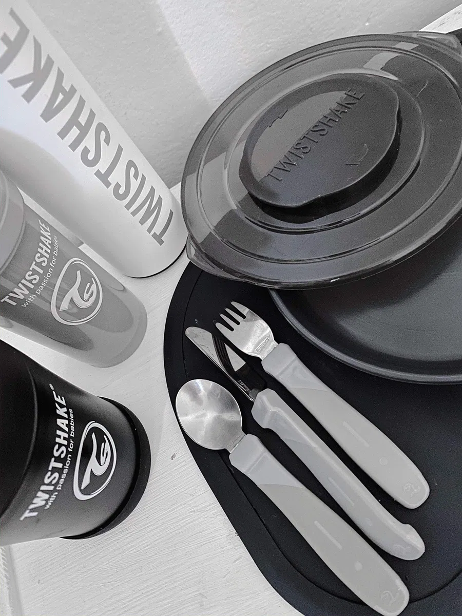 Twistshake Posate Bambini Acciaio Inox 12+ Mesi | Cucchiaio + Forchetta + Coltello | Set Svezzamento Educativo | Posate Apprendimento Neonati | Senza BPA | Bianco