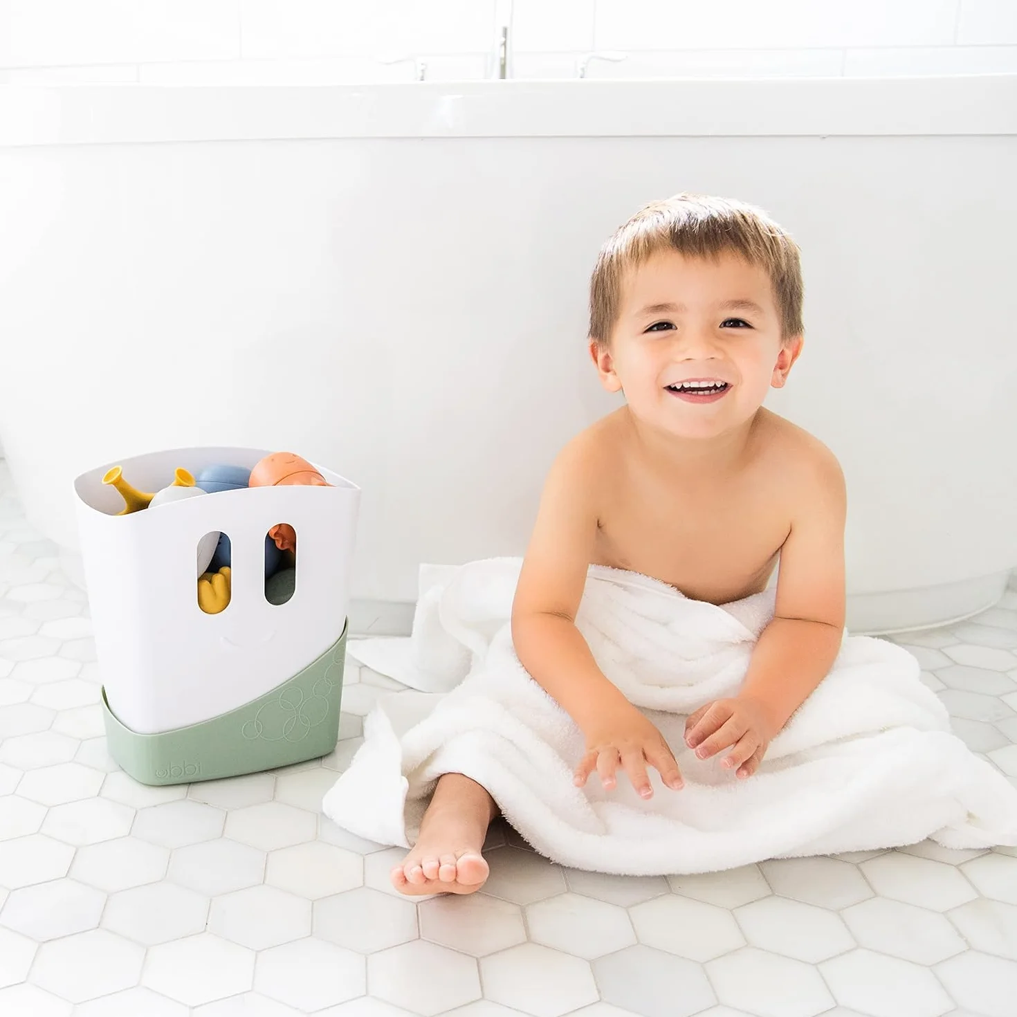 Ubbi Organizer autoportante per giocattoli da bagno con stendibiancheria rimovibile e paletta per bambini e bambini, salvia
