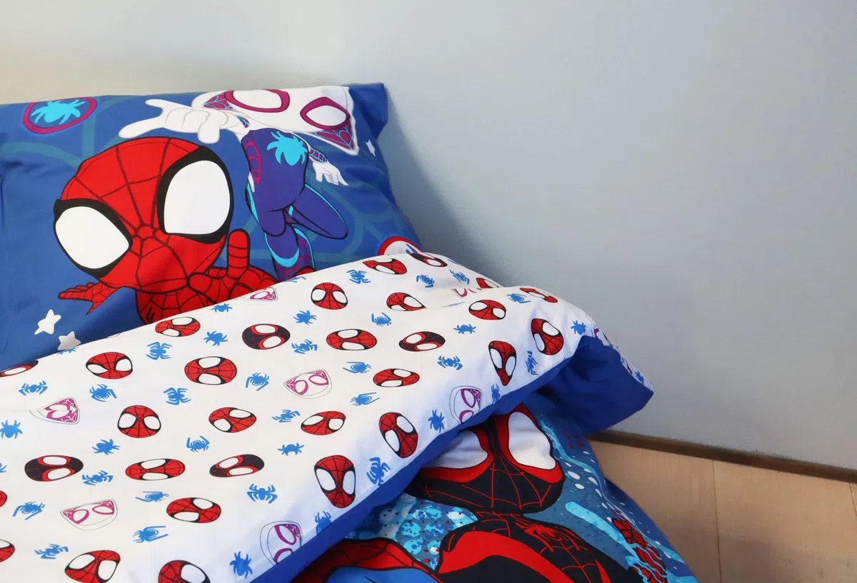 Disney Parure da letto per bambini Spidey – 100 x 135 cm + 40 x 60 cm – 100% cotone – copripiumino e federa – Marvel Spidey e i suoi amici straordinari