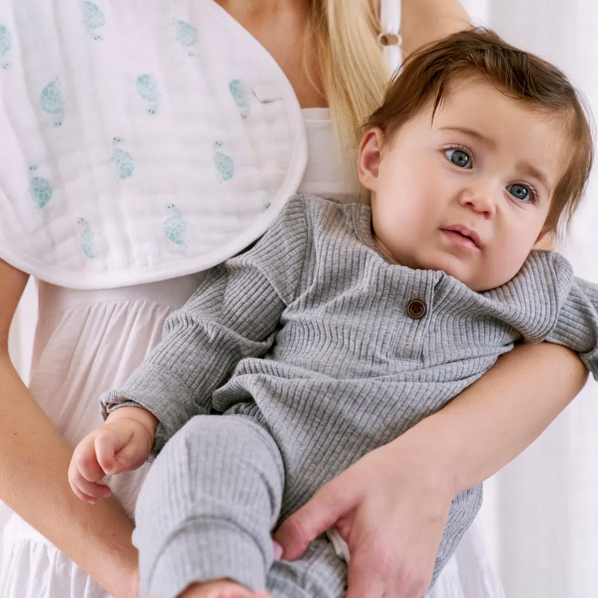aden + anais Burpy - Bavaglino per bambini, per attività all'aperto, confezione da 2, 100% mussola di cotone, panno per ruttino a 4 strati, per l'alimentazione e il dribbling, super morbido e