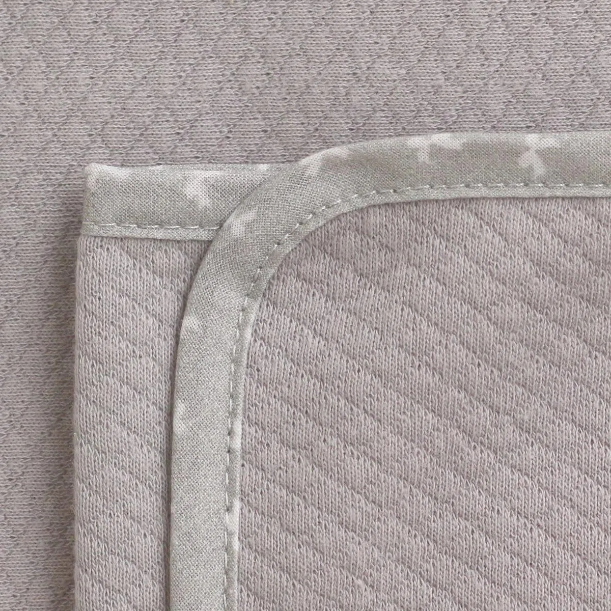 La Chiocciolina Copertina Lettino Punto Croce – Tessuto Interlock Rombetto Grigio con Inserto in Tela Aida 55 Fori da Ricamare – Coperta Primaverile per Neonato e Bambino
