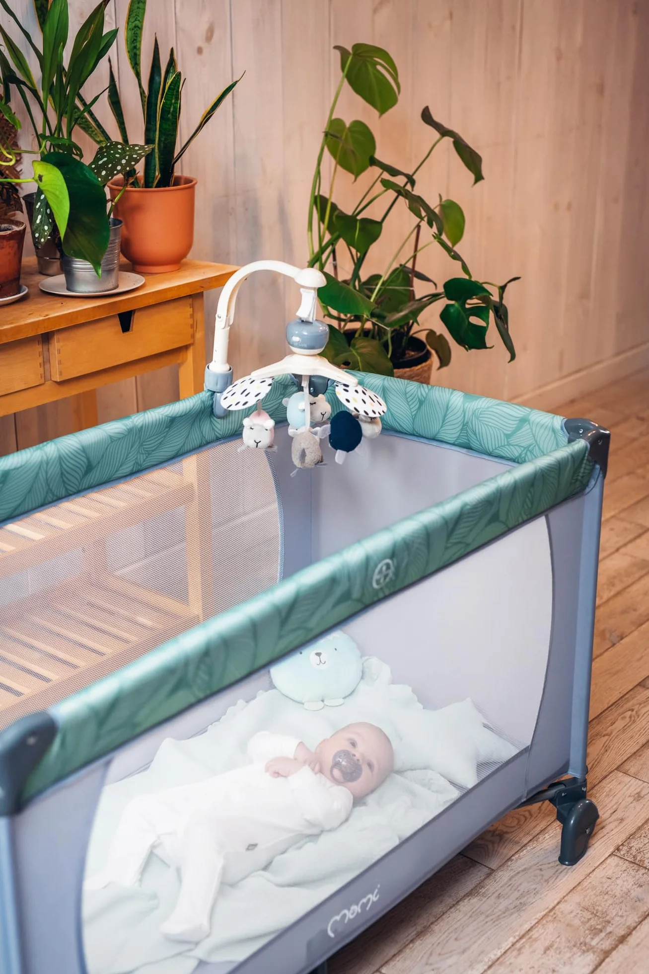 MoMi KIKI giostra mobile per bambini con 4 giochi sensoriali, montaggio rapido, 5 melodie + rumore bianco, per neonati e bambini da 0 a 5 mesi