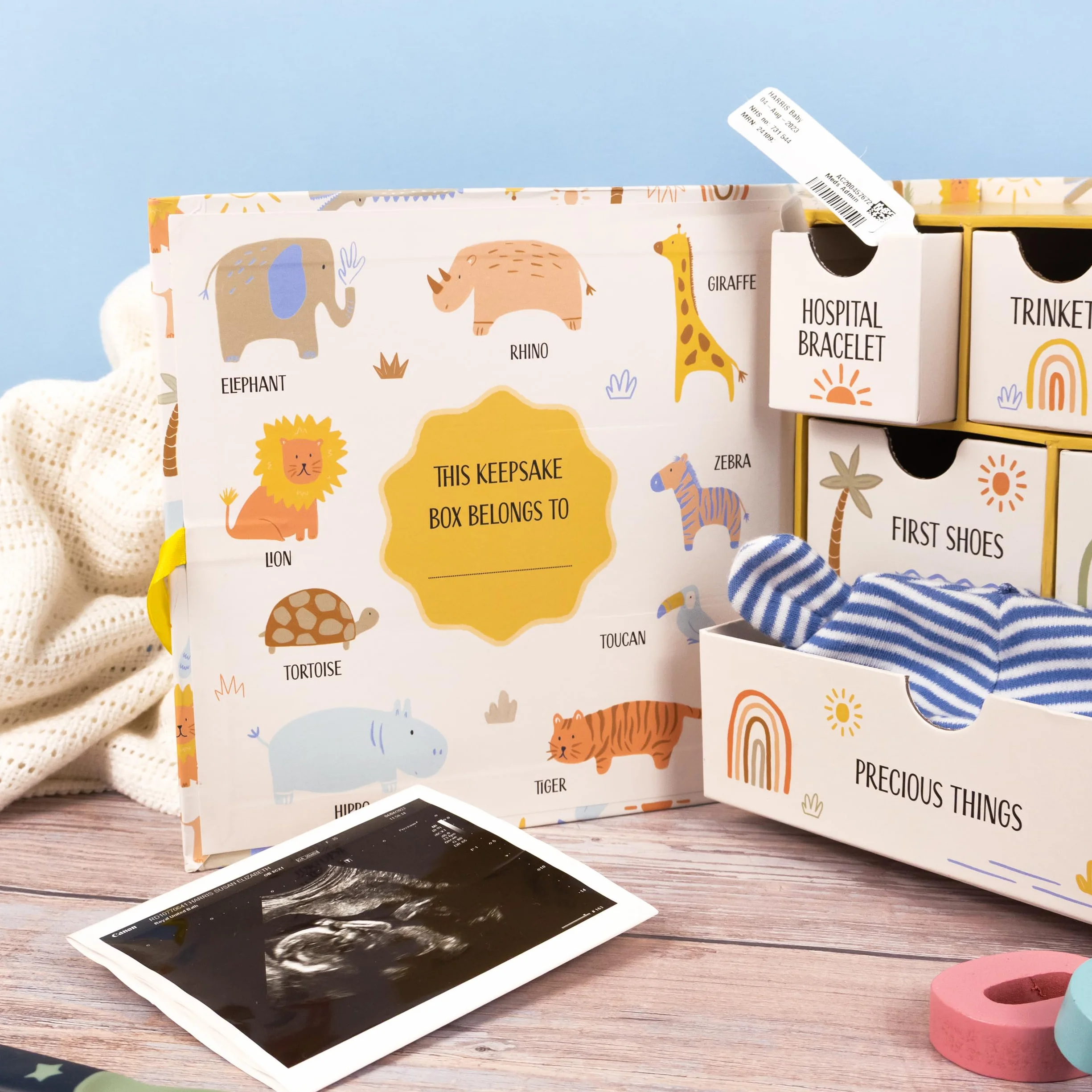 Scatola per Ricordi del Bebè con Animali della Ninna Nanna – Scatola dei Ricordi con 6 Cassetti per Mementos del Neonato – Regalo per Bambino con Chiusura a Nastro