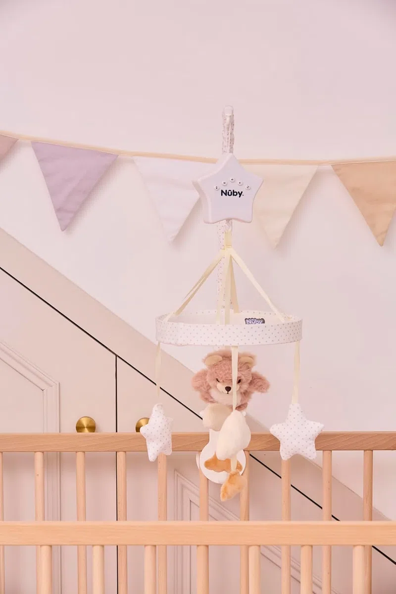 Nuby Biscuit l’Orso – Giostrina Musicale per Bebè – Braccio regolabile adatto a tutti i lettini – Suoni rilassanti