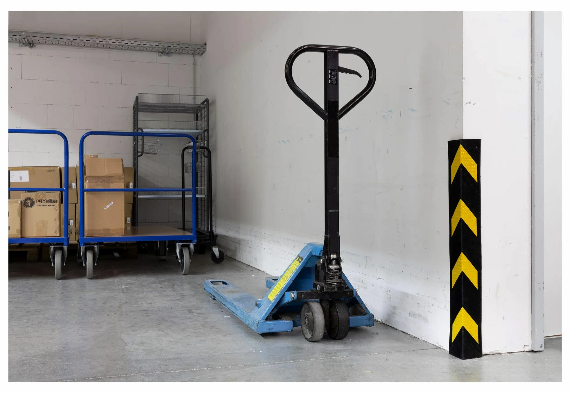 Set da 2 Stagecaptain KS-8010 Protezione Angoli - Protezione angoli in gomma flessibile - Lunghezza: 78 cm - Con riflettori - Nero/giallo