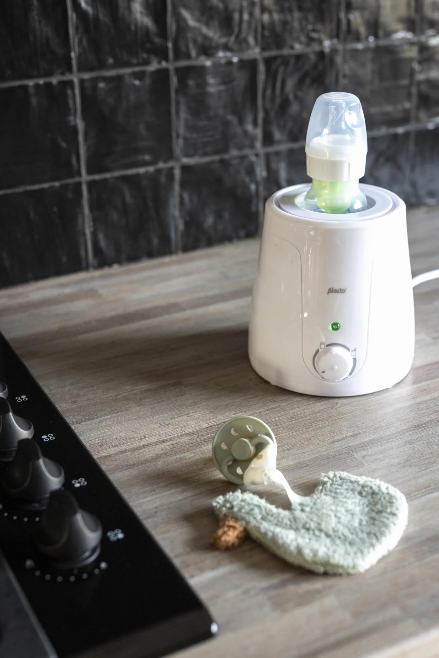 Alecto bambino BW70 Scaldabiberon - Grande serbatoio - Temperatura facilmente controllabile - Conserva vitamine e nutrienti - Portabiberon - Bianco